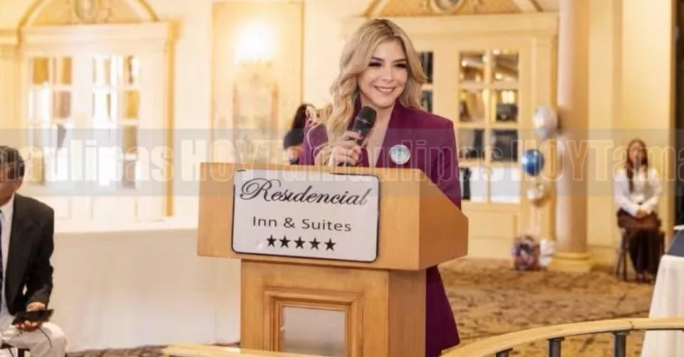 Ana Ariceaga de Granados apoya como madrina a estudiantes en sus graduaciones en Matamoros