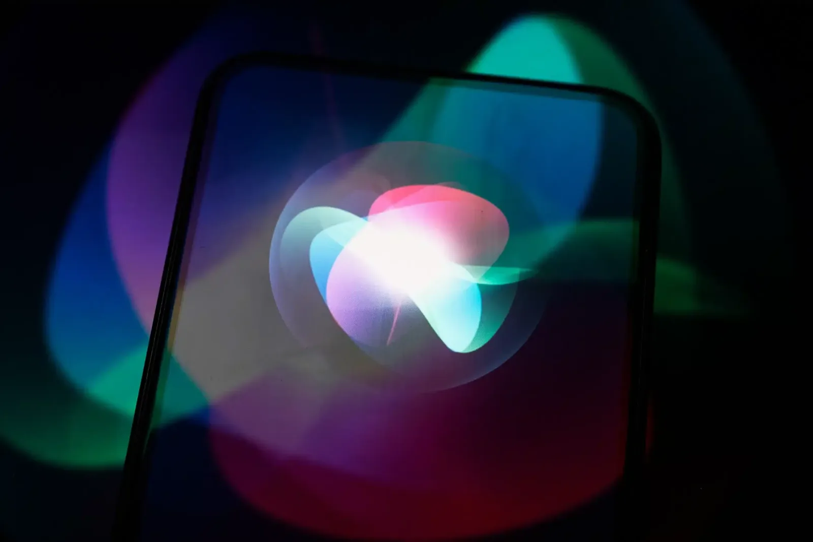 Apple lanza la beta pública de iOS 27 con Siri AI, pero Europa solo la tendrá en Mac