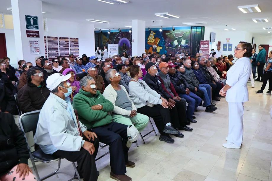 Jornada gratuita de cirugías de cataratas recupera la visión y autonomía de más de 500 poblanos