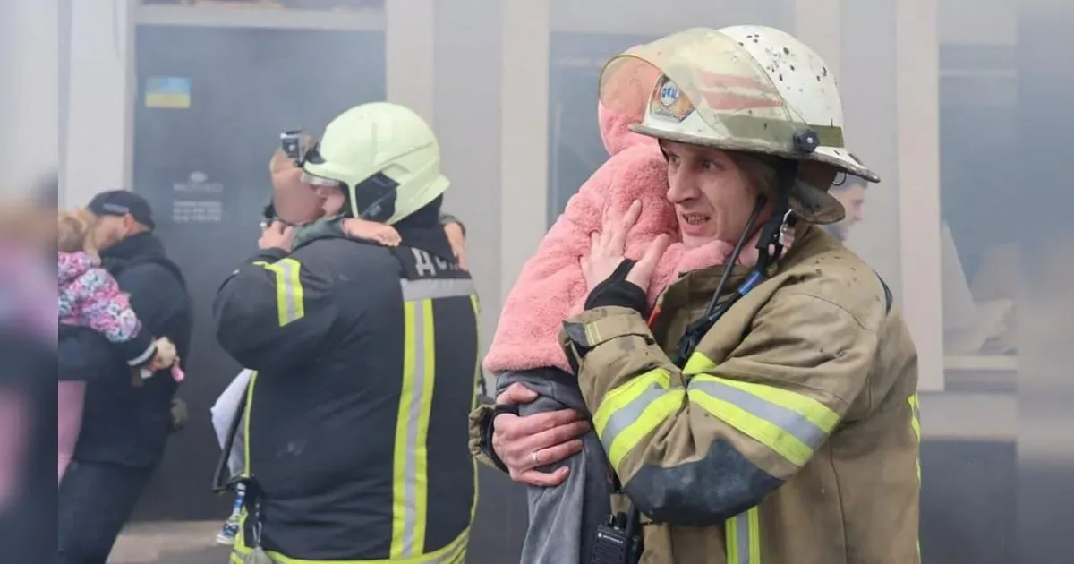 Ataque masivo ruso deja decenas de muertos y heridos en Kiev