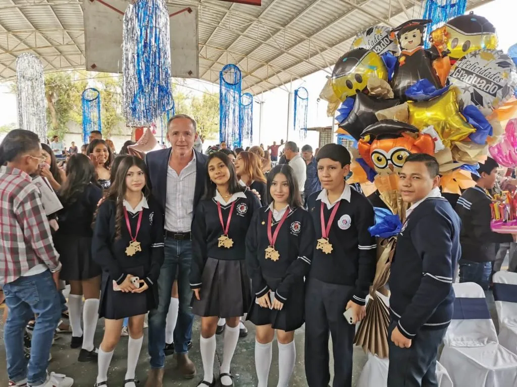 Autoridades municipales acompañan graduación de la Secundaria Técnica 79 y ratifican apoyo a la educación