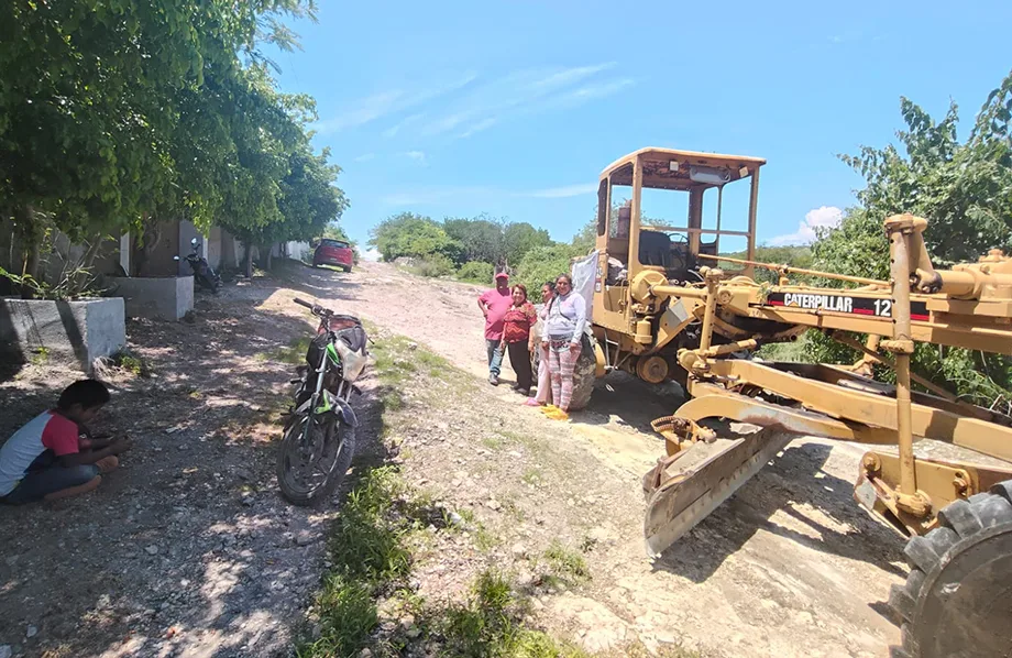 Avanzan trabajos de mejoramiento vial en colonia El Cascalote, Chietla