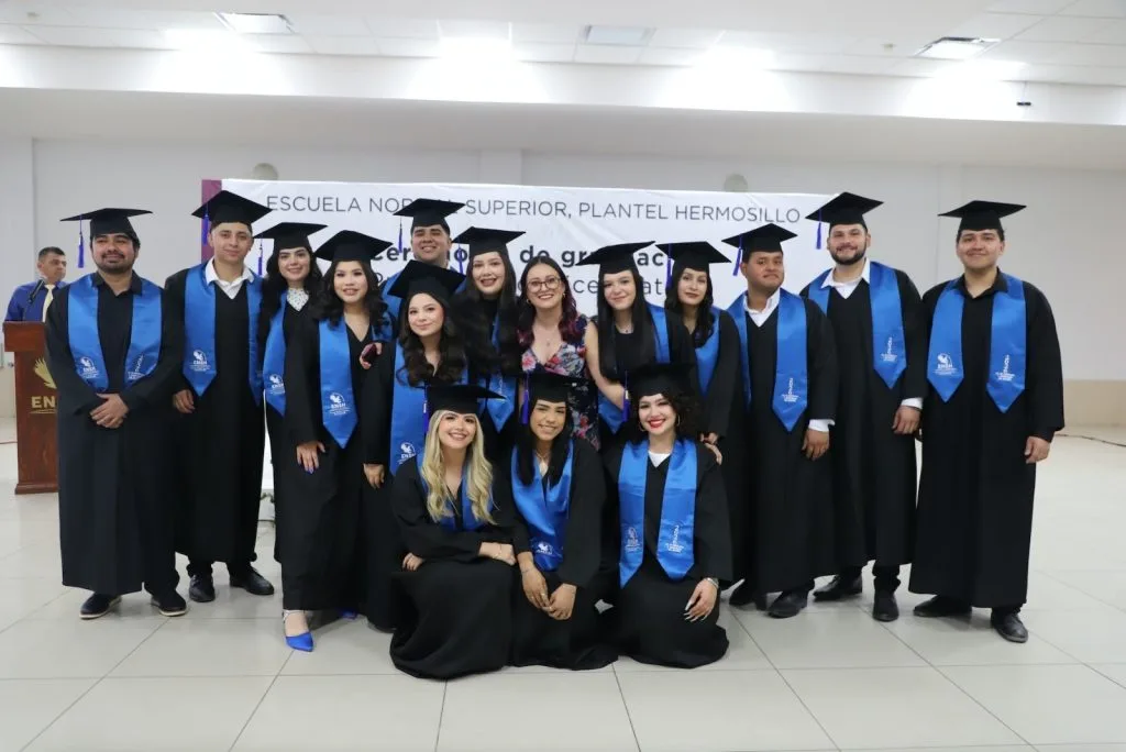 Casi 900 nuevos docentes egresan de Escuelas Normales y UPN en Sonora