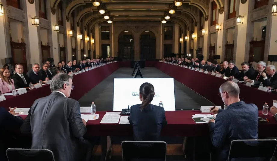 Claudia Sheinbaum y empresarios mexicanos analizan impacto del T-MEC en Palacio Nacional