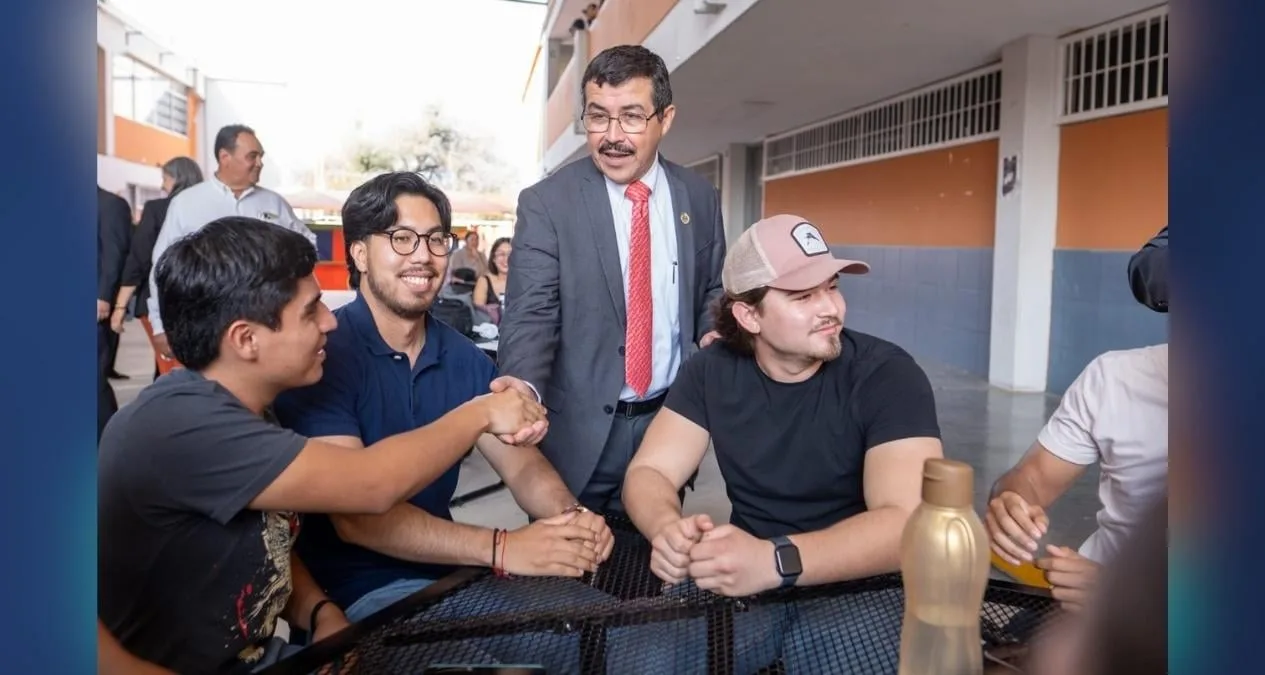 Convenios nacionales impulsan empleo para egresados de la UAT en sectores clave