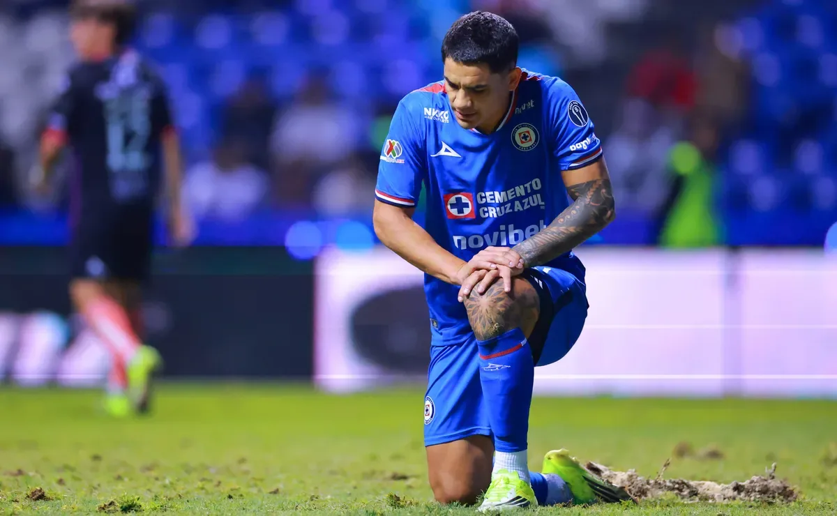 Cruz Azul confirma la salida de Gabriel Fernández para liberar plaza de extranjero