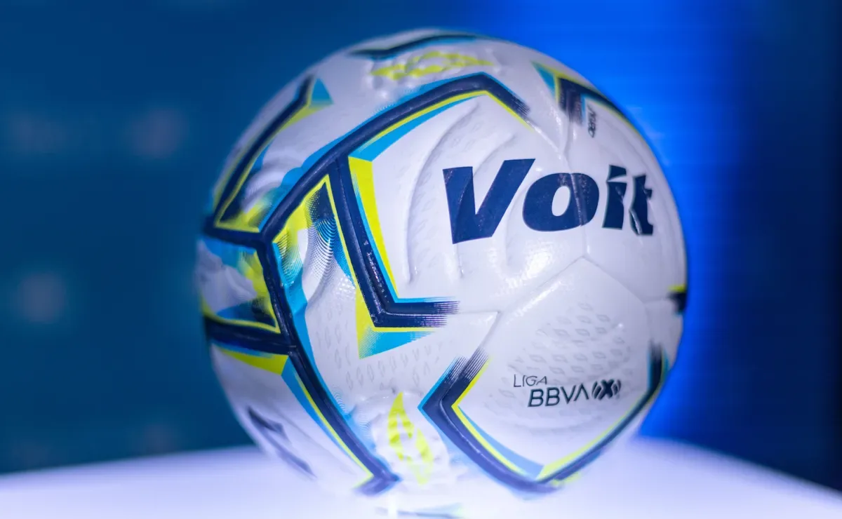 Cruz Azul presenta el balón oficial para defender su título en el Apertura 2026