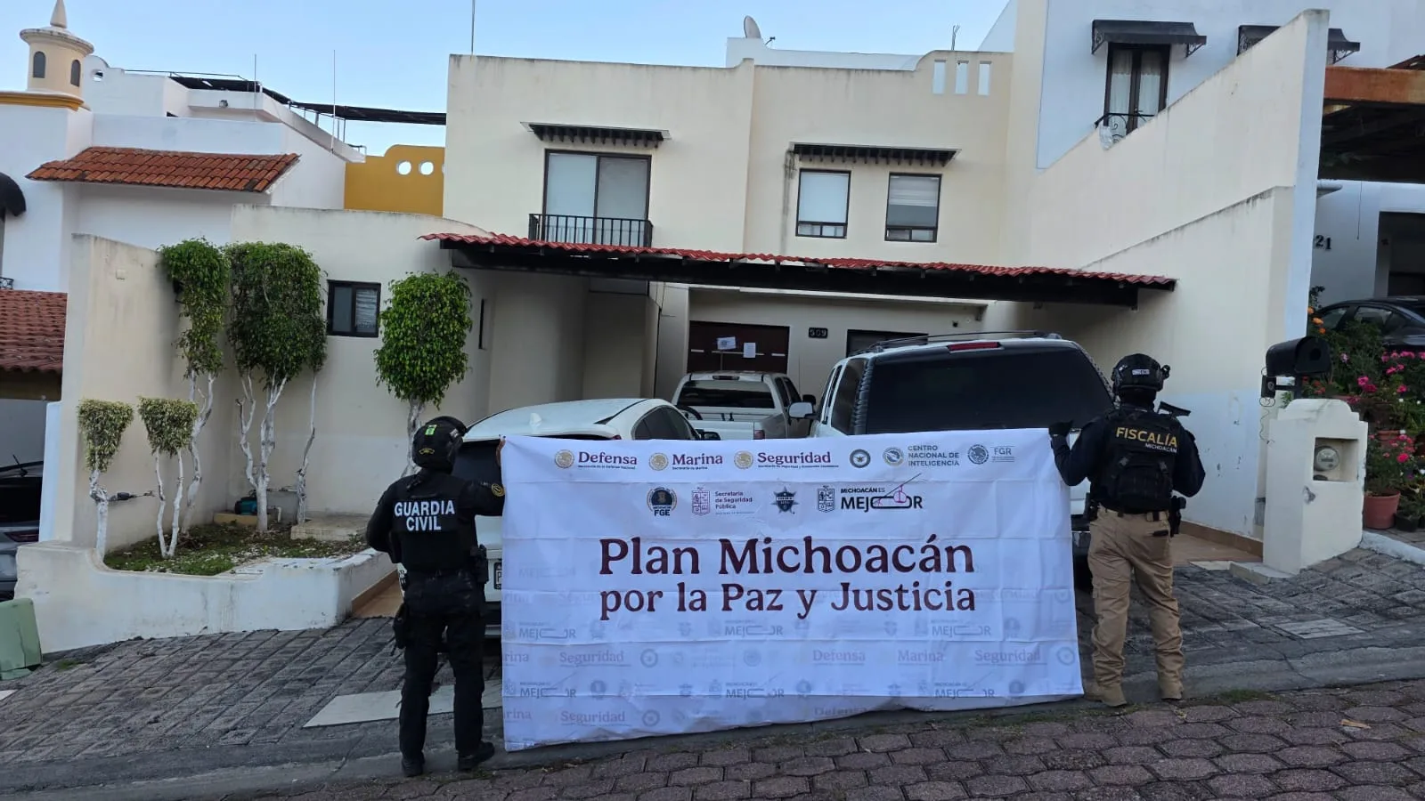 Detienen a cinco personas en operativos en Morelia y Copándaro con droga y armas aseguradas