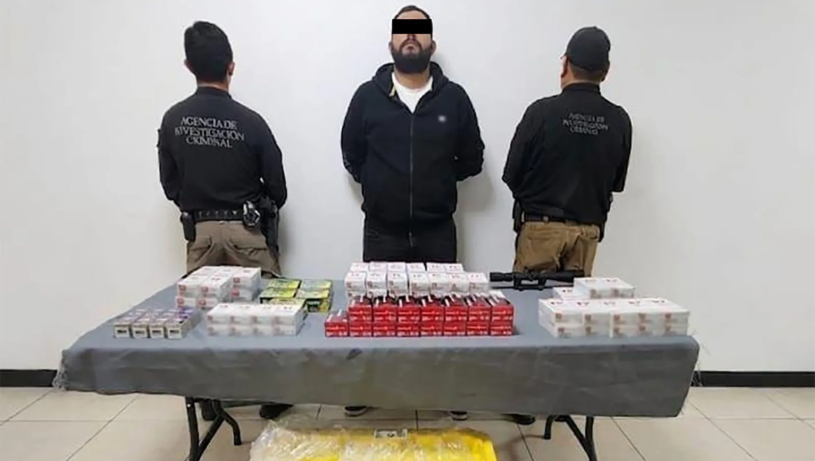 Detienen en Chihuahua a conductor con más de siete mil cartuchos y mira telescópica oculta