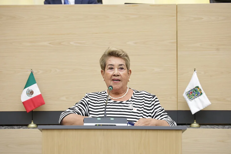 Diputada propone medidas para proteger a adultos mayores contra fraudes al cobrar pensión