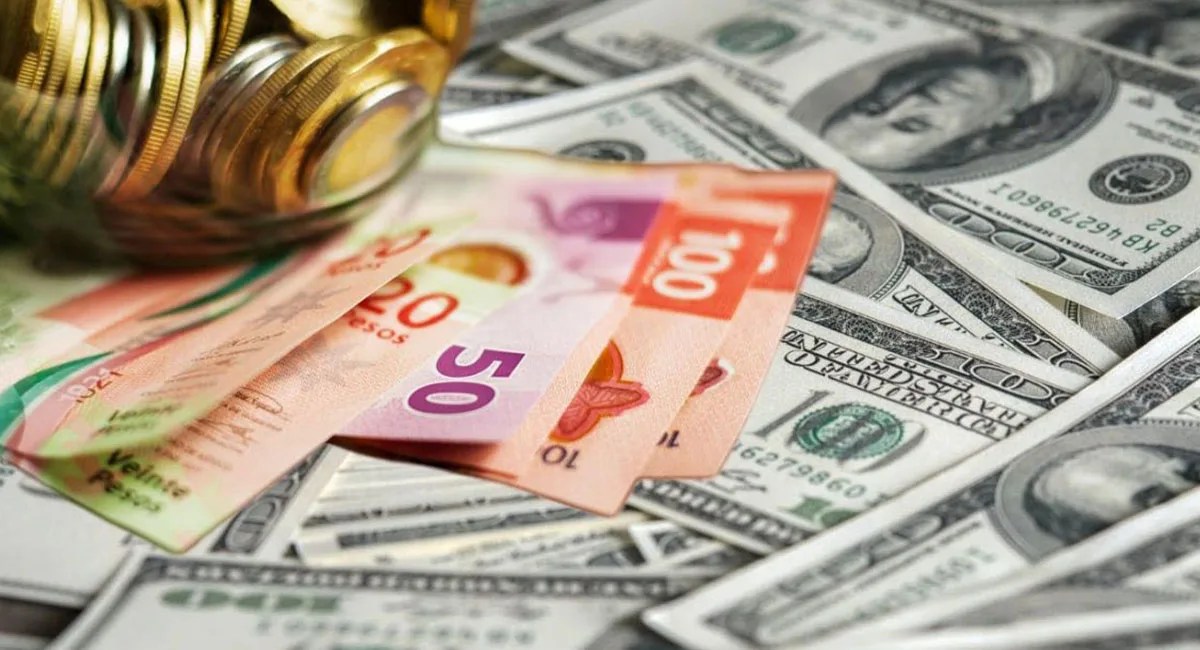 El dólar inicia la semana con ligera alza frente al peso mexicano
