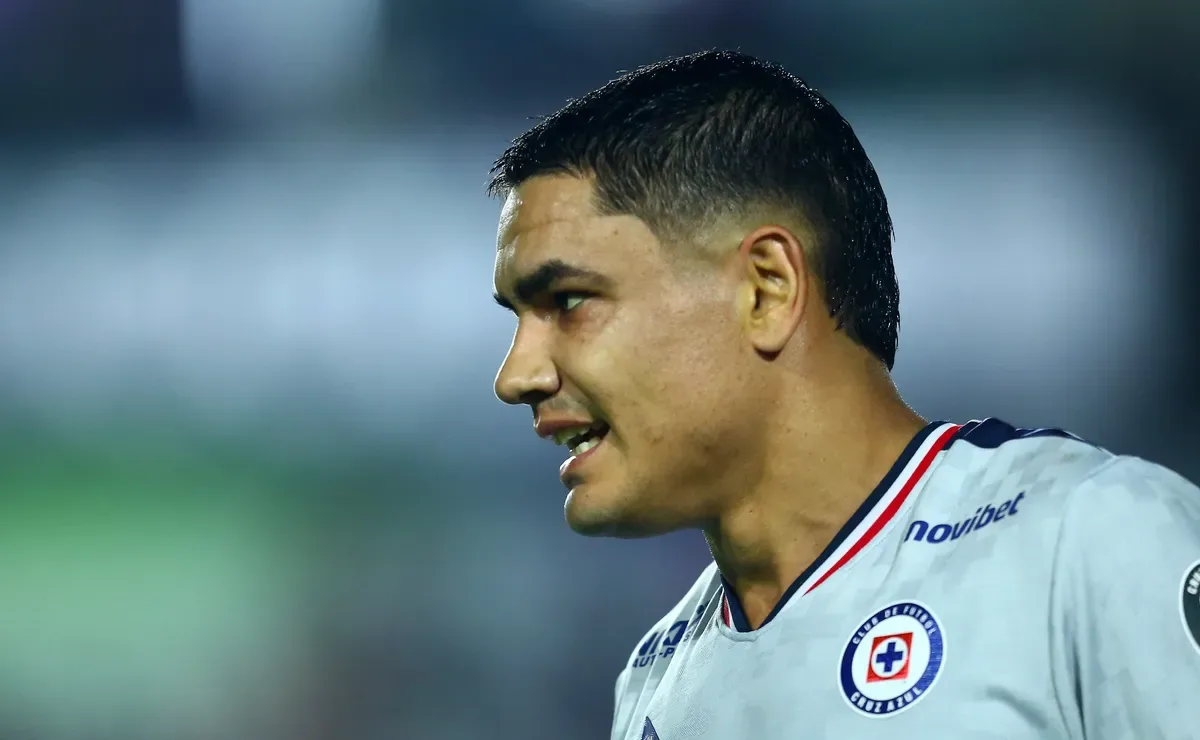 El futuro de Gabriel Fernández en Cruz Azul sigue en duda ante el inicio del Apertura 2026