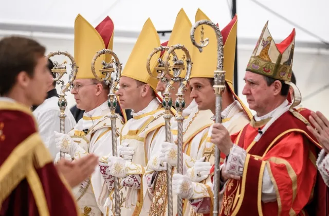 El Vaticano ratifica la excomunión de seis obispos de la Fraternidad Sacerdotal de San Pío X