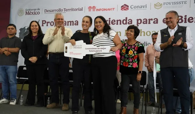 Entregan viviendas sociales en Michoacán como parte de plan nacional de construcción