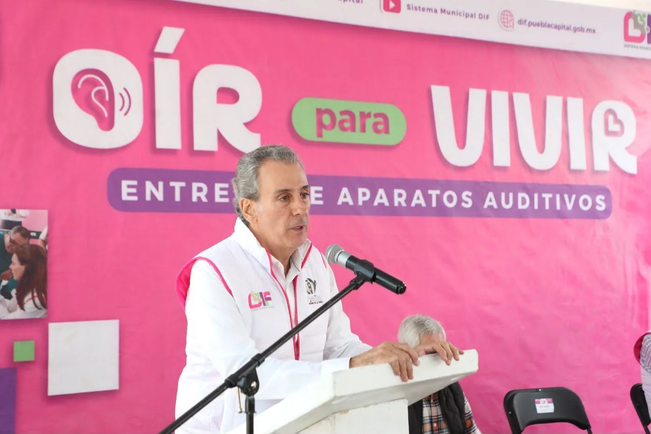 Gobierno de Puebla entrega 50 aparatos auditivos para mejorar la vida de personas con discapacidad
