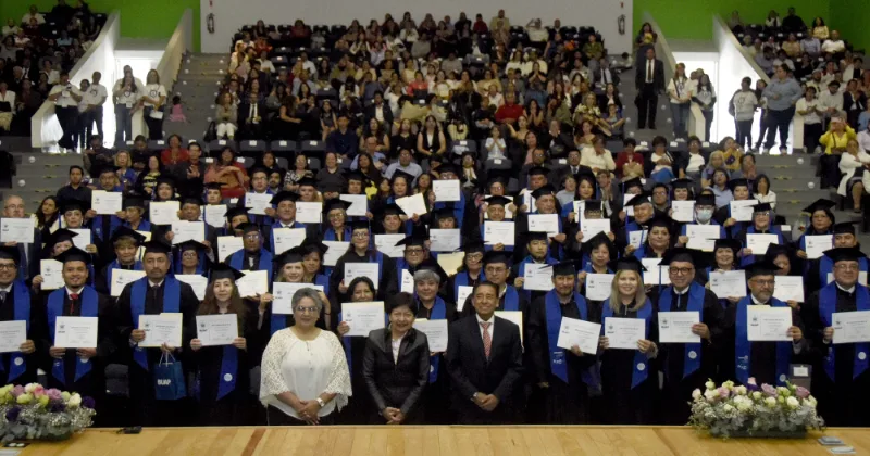 Graduación histórica de la primera generación de la Universidad para Adultos en BUAP