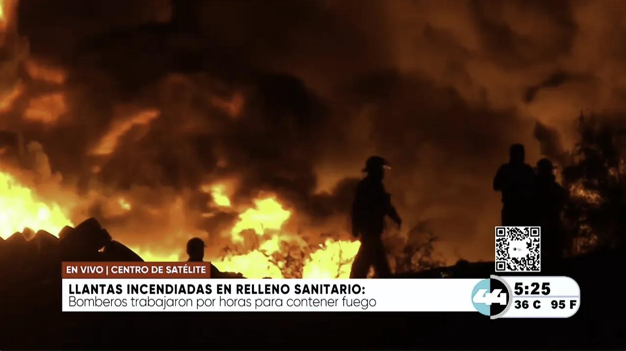 Incendio consume cientos de miles de llantas en relleno sanitario de Ciudad Juárez