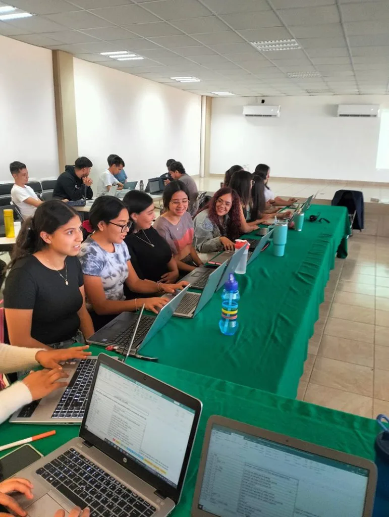 ITESZ impulsa competencias digitales con taller de Excel para estudiantes de Contaduría