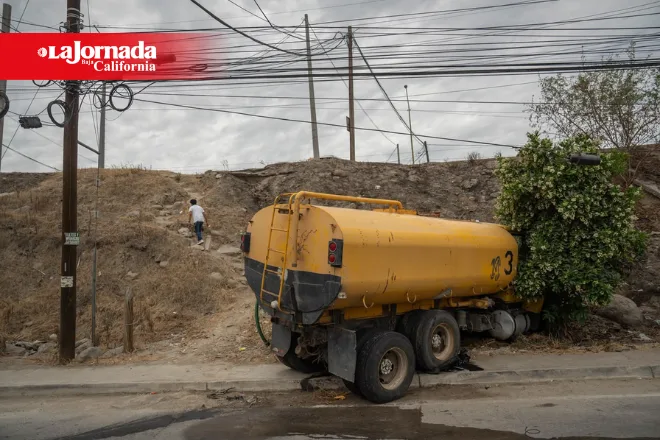 Joven muere atropellado por pipa de agua en Pedregal de Matamoros; conductor se da a la fuga