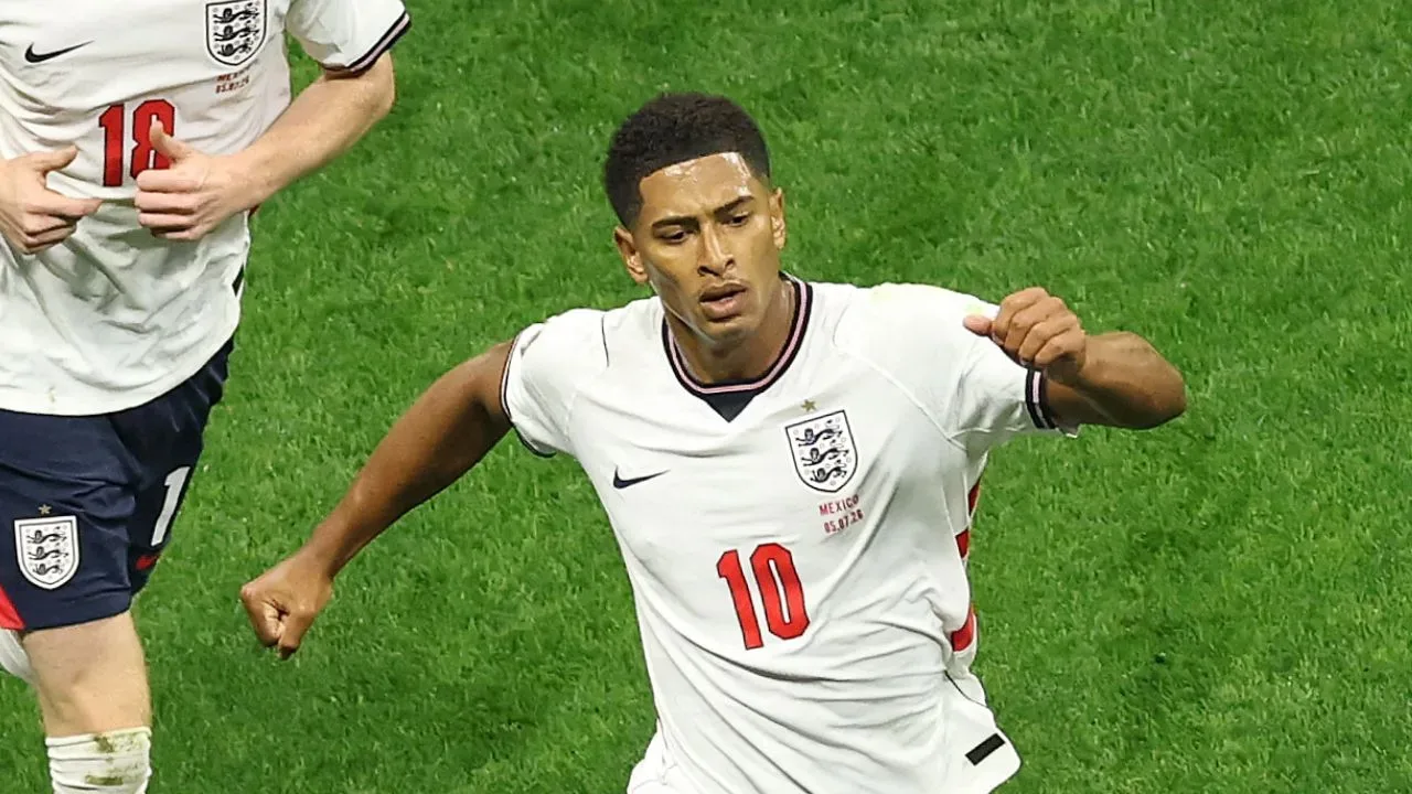 Jude Bellingham marcó dos goles tempraneros que complicaron a México ante Inglaterra