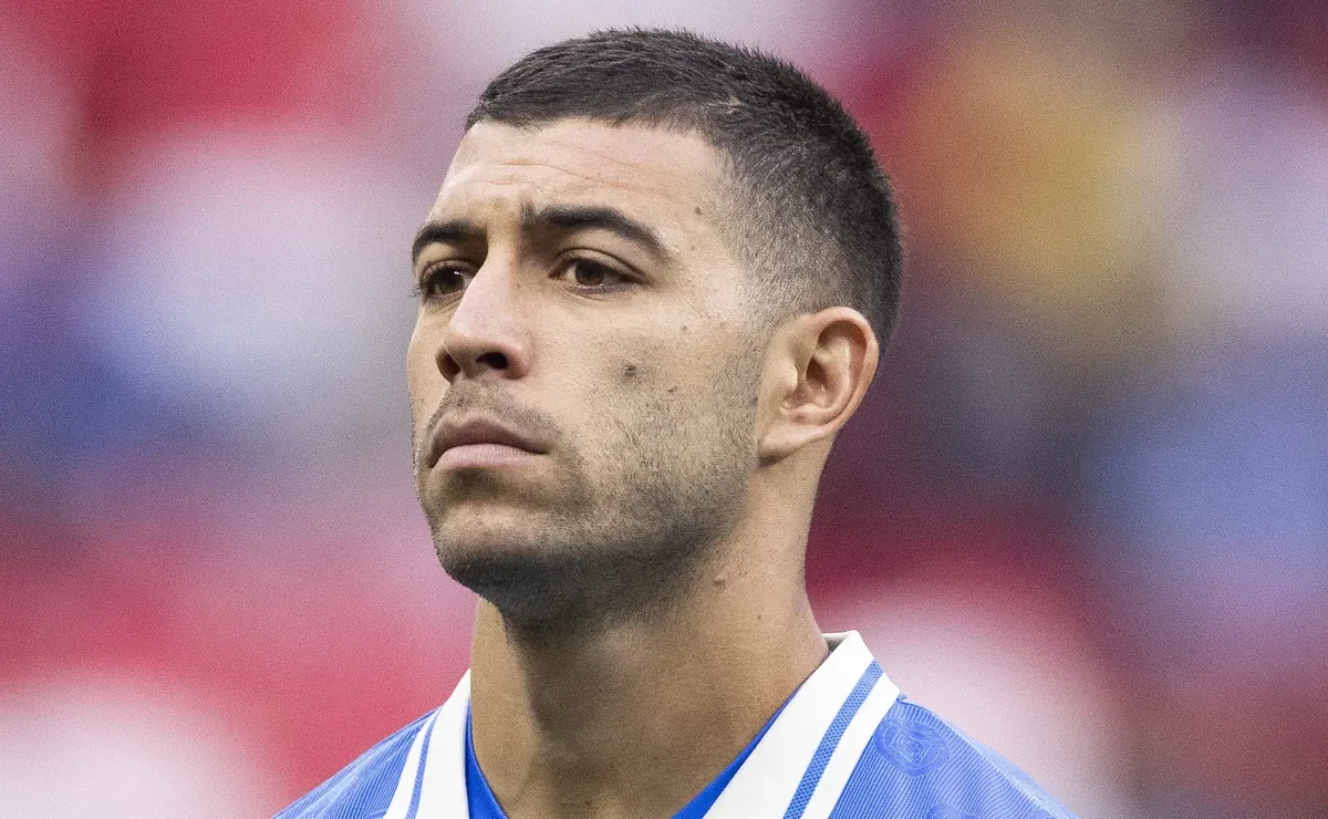 La altura podría complicar el fichaje de Erik Lira en la Premier League