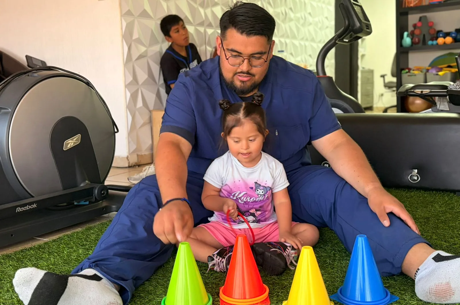 La fisioterapia pediátrica temprana mejora el desarrollo motor y previene secuelas en niños