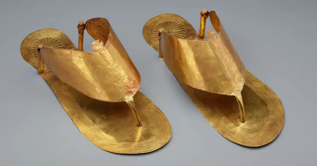 La historia milenaria de las chanclas: un calzado con más de 7,000 años de antigüedad
