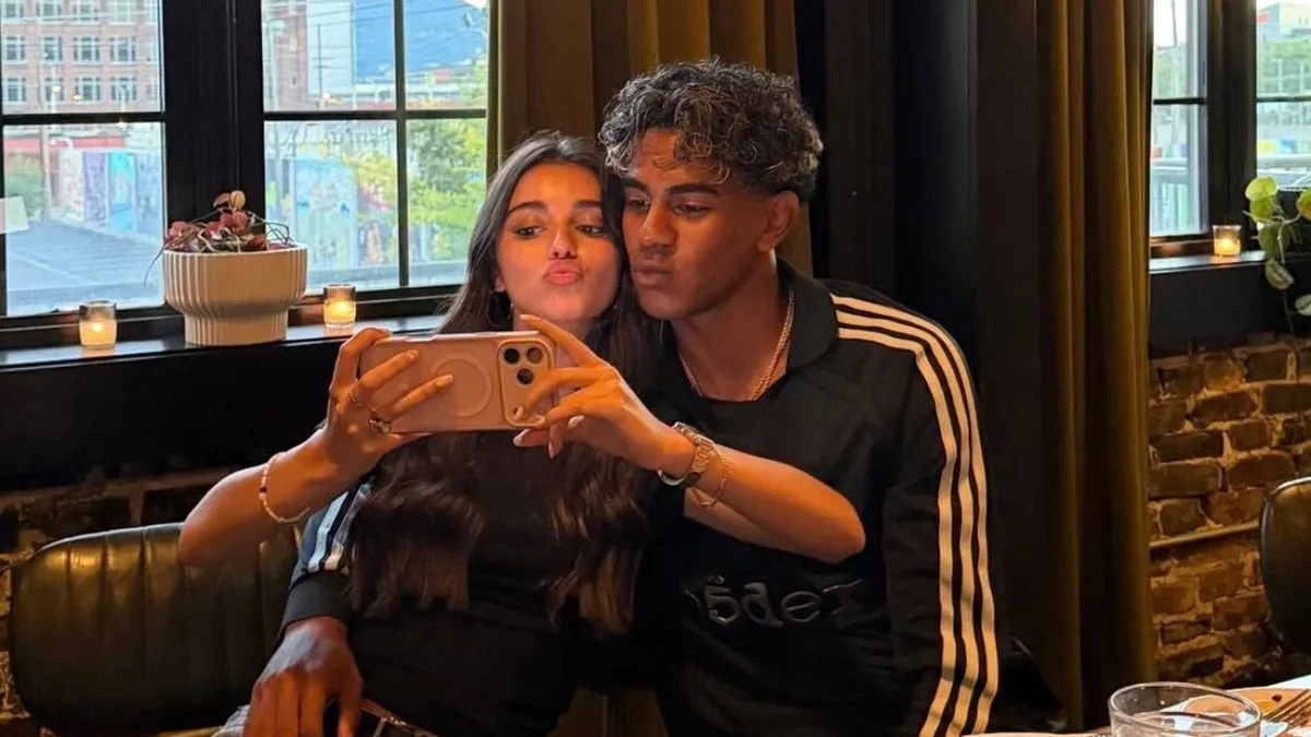 Lamine Yamal celebra el pase de España a la final del Mundial 2026 junto a su novia Inés García