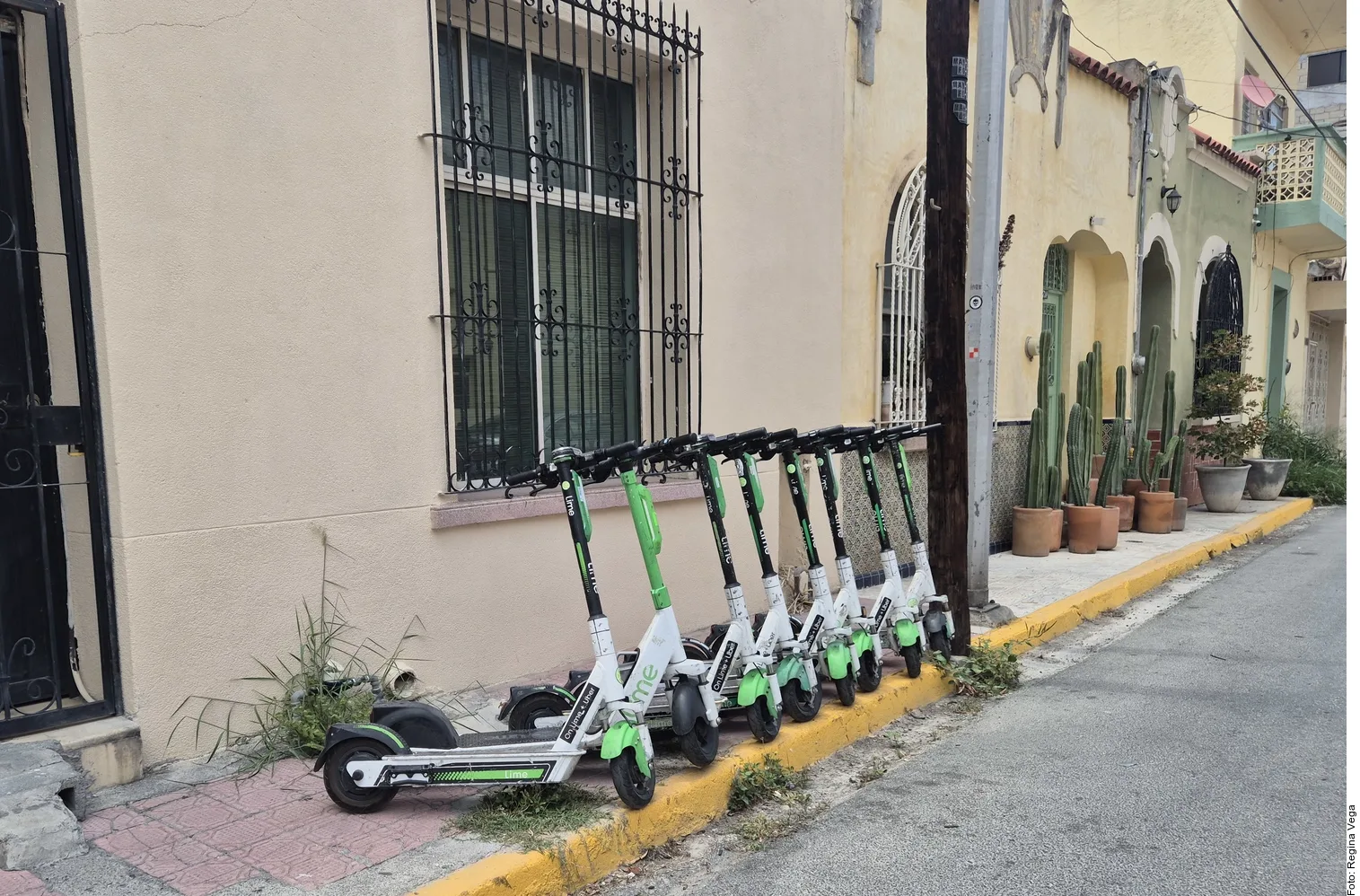 Legisladores de Nuevo León exigen acelerar regulación de scooters eléctricos