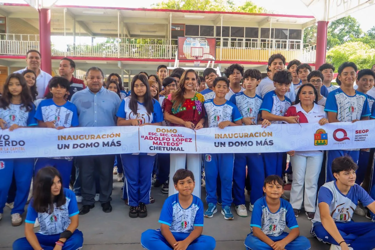 Mara Lezama entrega domo en secundaria para mejorar espacios educativos en Chetumal