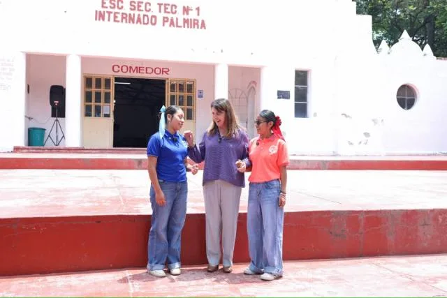 Margarita González Saravia refuerza apoyo a estudiantes del Internado Palmira