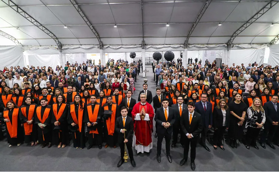 Más de 600 profesionales se gradúan en Universidad Anáhuac Puebla, uno de cada diez con mención honorífica
