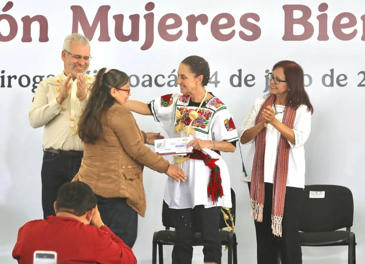 Michoacán entrega 146 mil Pensiones Mujeres Bienestar para apoyar a adultas mayores