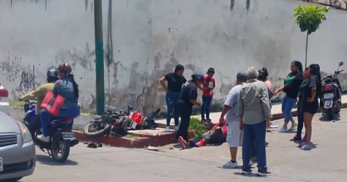 Motociclista grave tras chocar contra poste en cruce de Tlaltizapán