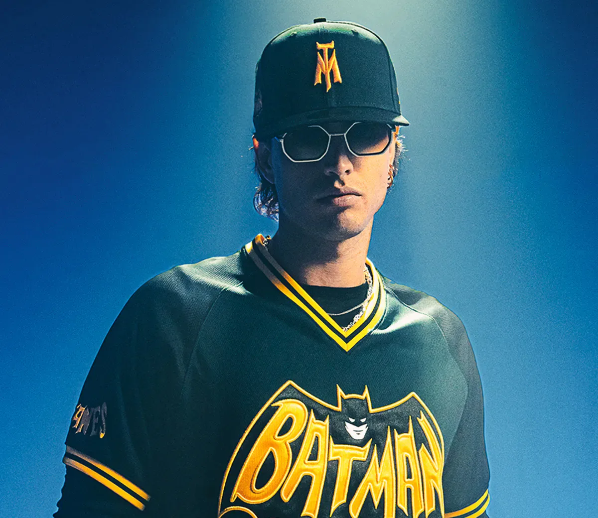 New Era lanza colección que une a Batman con los Sultanes de Monterrey