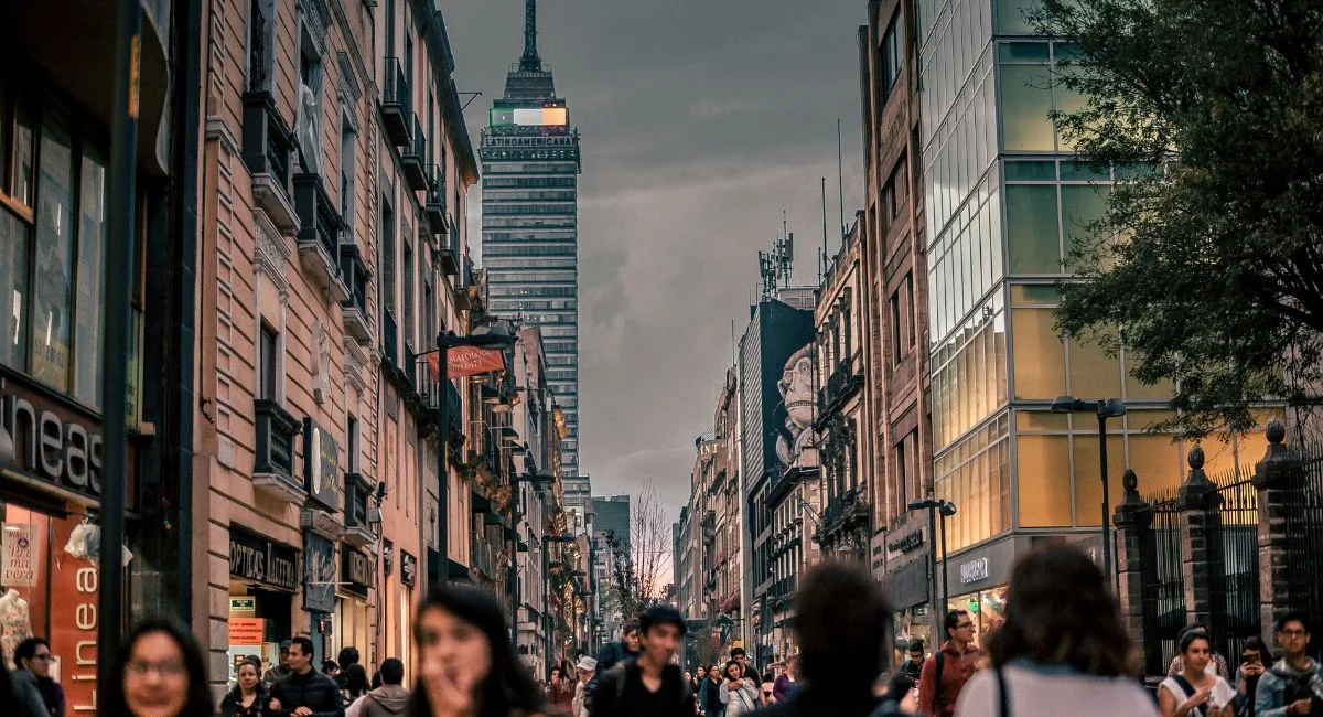 Prevén lluvias y tormentas vespertinas en Ciudad de México con ambiente fresco en la mañana