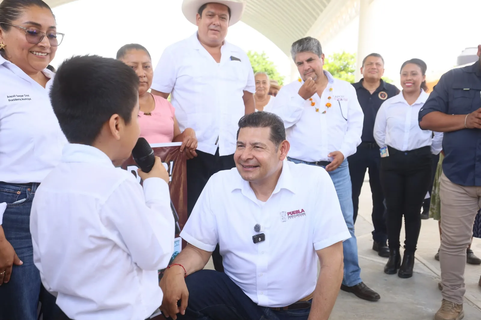 Reconstruyen escuelas dañadas por lluvias en Pantepec para mejorar espacios educativos