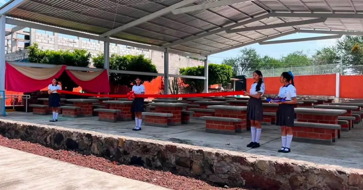 Renovan espacios escolares en Secundaria Tlahuilli para mejorar alimentación y convivencia