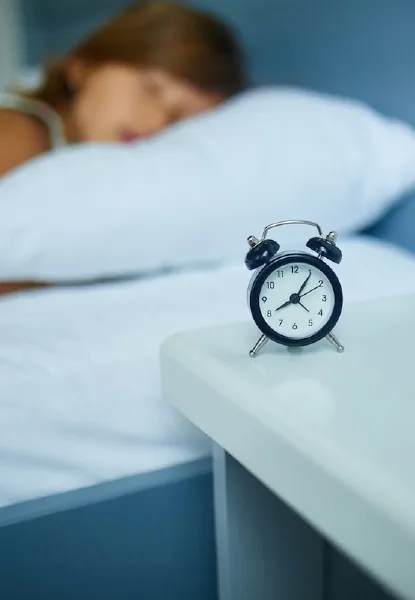 Restricción del sueño eleva peso y riesgo cardiometabólico en adultos