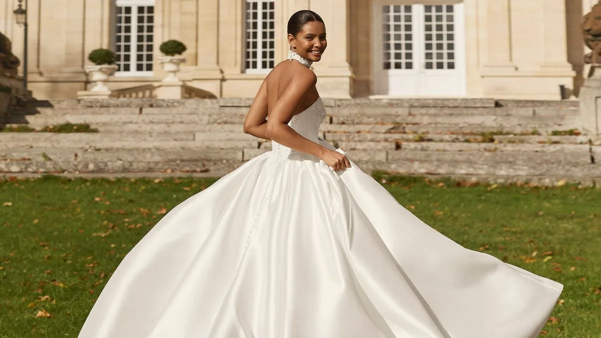 Rosa Clará redefine el vestido de novia con siete colecciones que destacan la individualidad