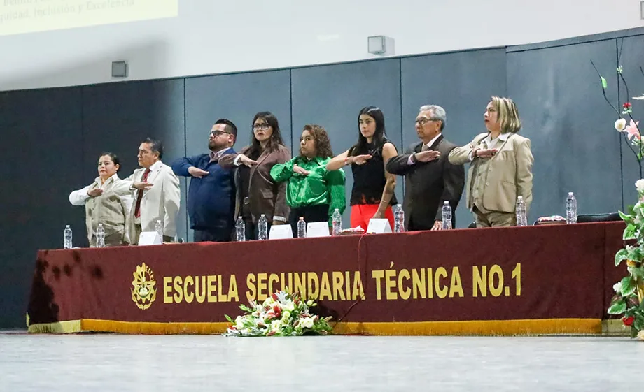 Secretaría de Deporte y Juventud acompaña a estudiantes en su graduación para fomentar un futuro prometedor