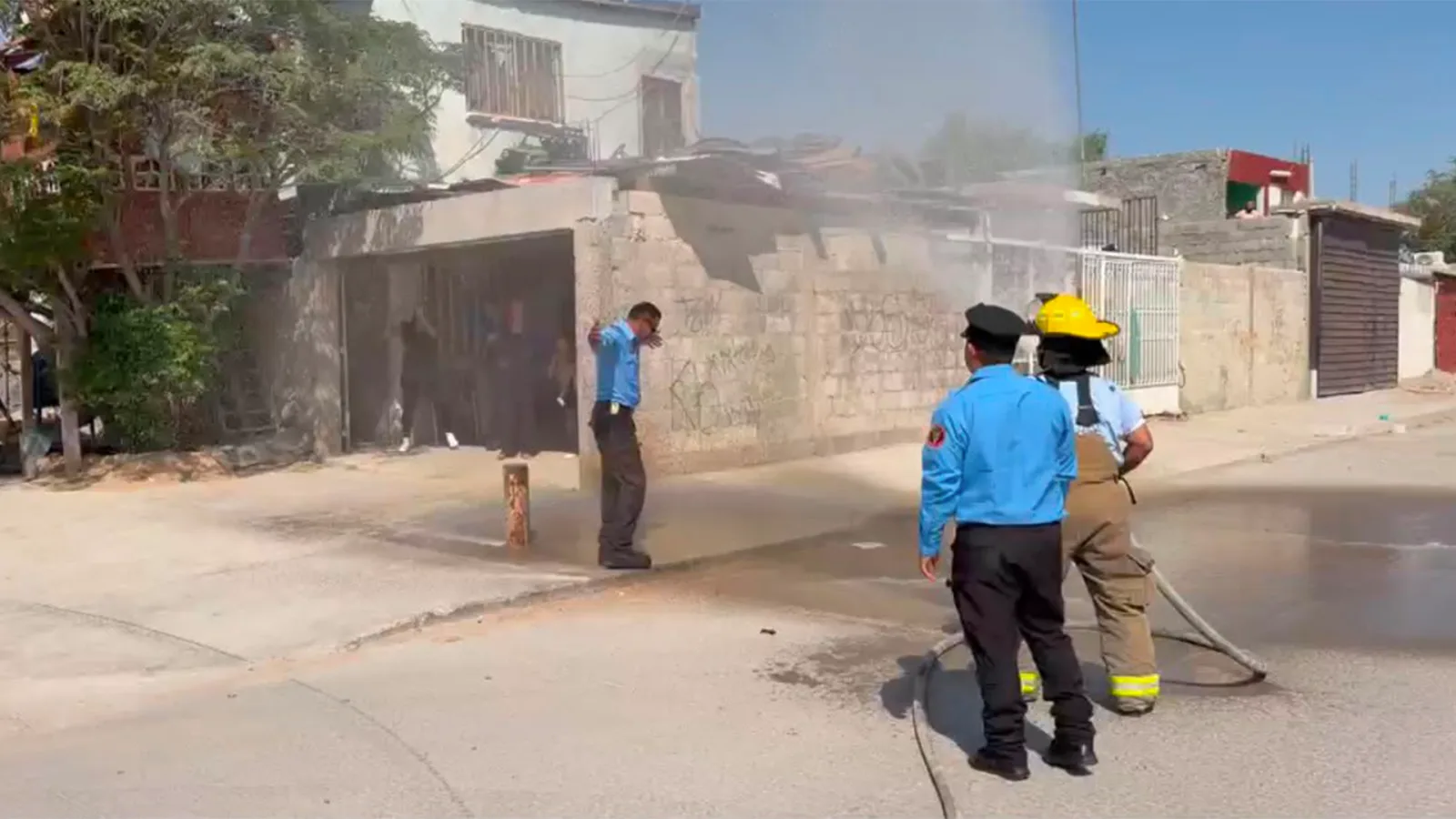 Teniente Enoc García Solís se jubila tras 26 años al servicio de Bomberos de Ciudad Juárez