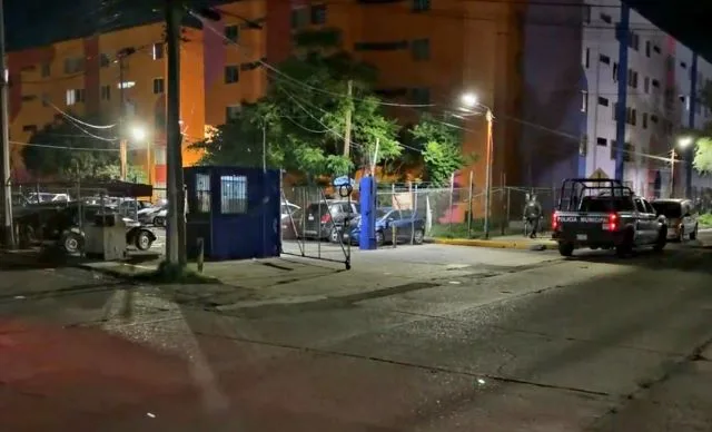Tres detenidos tras persecución y disparos contra policías en Infonavit Ojo de Agua