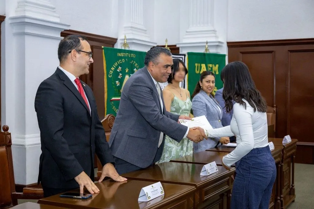 UAEMéx gradúa 95 estudiantes y avanza hacia un modelo digital en bachillerato a distancia