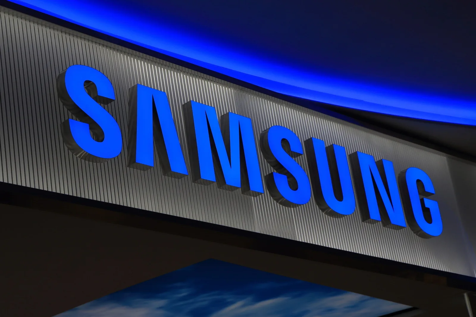 Utilidad operativa de Samsung crece más de 1,800% pero acciones pierden valor por incertidumbre en IA