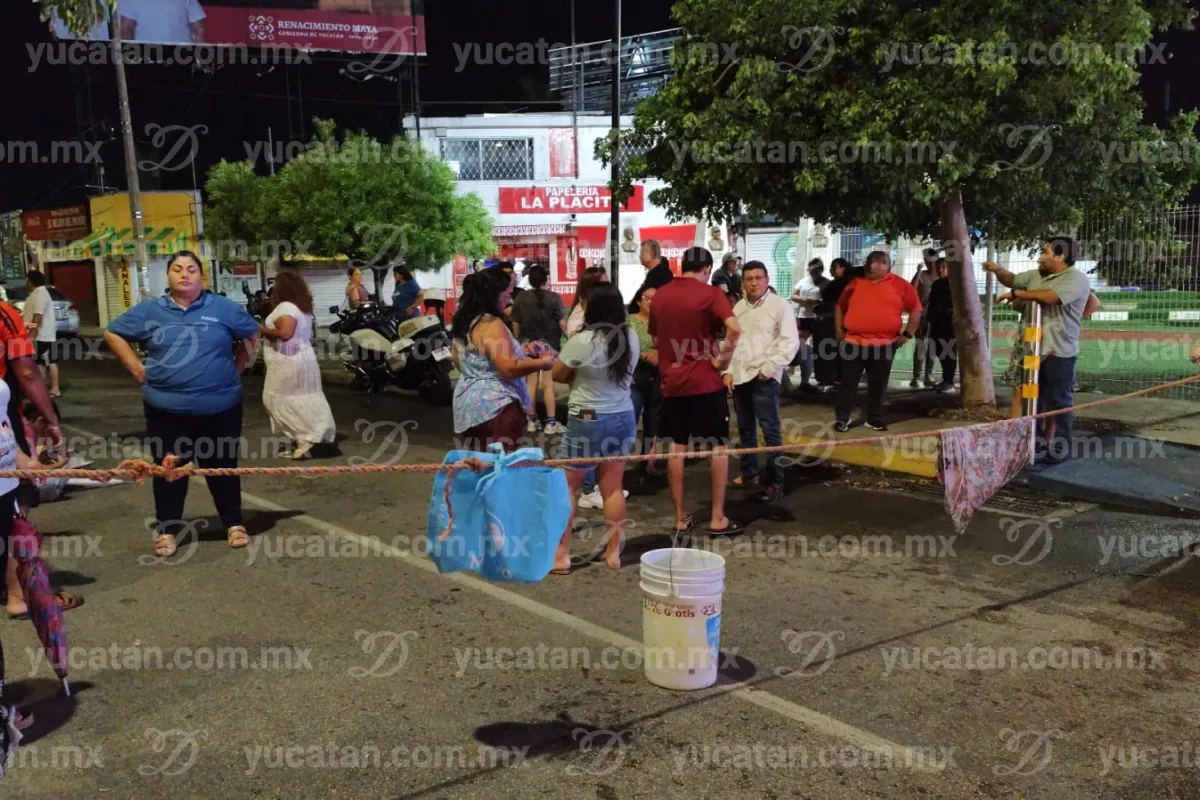 Vecinos de Unidad Morelos bloquean vialidad por varios días sin energía eléctrica