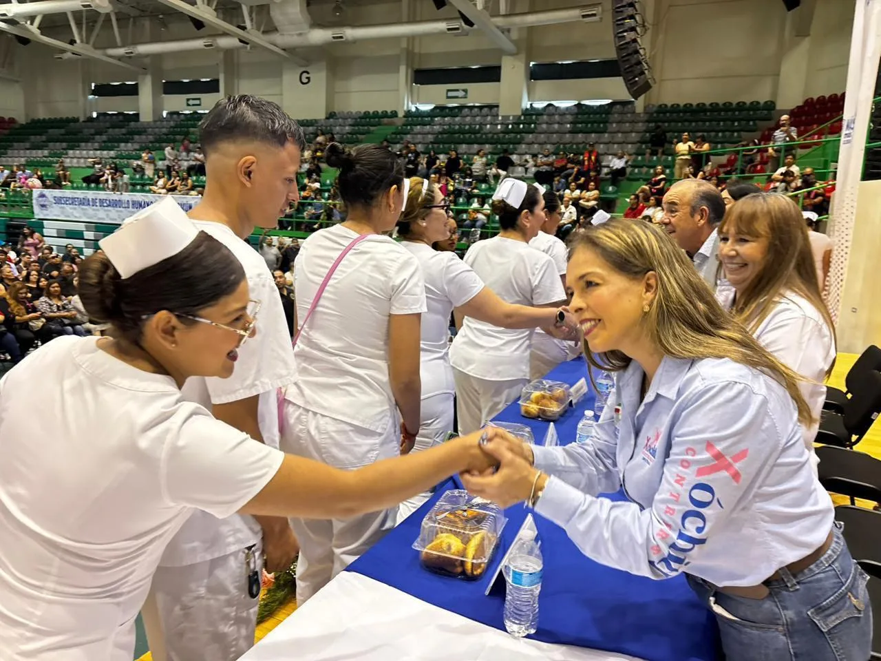 Xóchitl Contreras apoya la educación en Ciudad Juárez durante ceremonias de graduación y capacitación